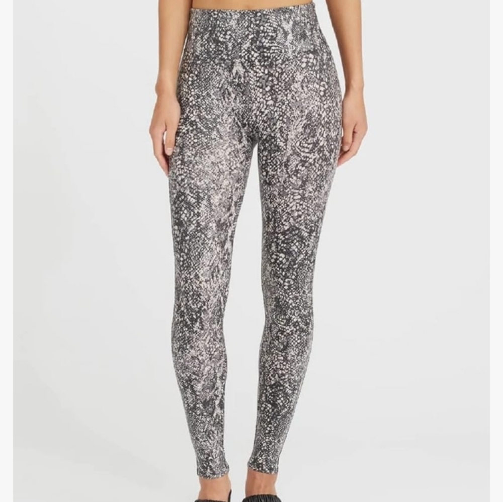 SPANX Faux Leather Snakeprint  Shine High-Rise Leggings Large